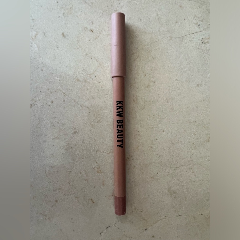 KKW NEW LIP LINER NUDE 1